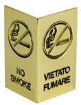 Piastra in ottone con simbolo: Vietato fumare. Dim: 40x70 mm