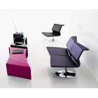 Fauteuil revêtu en cuir. Dim: 600x800x700mm