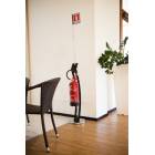 Porte-extincteur en acier inox, Mod. Obliquo . Dim: 300 x h1800 mm
